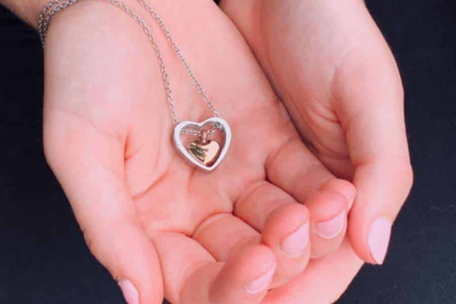 Keepsake Memorial Jewellery sells online its jewellery to Perth Australia